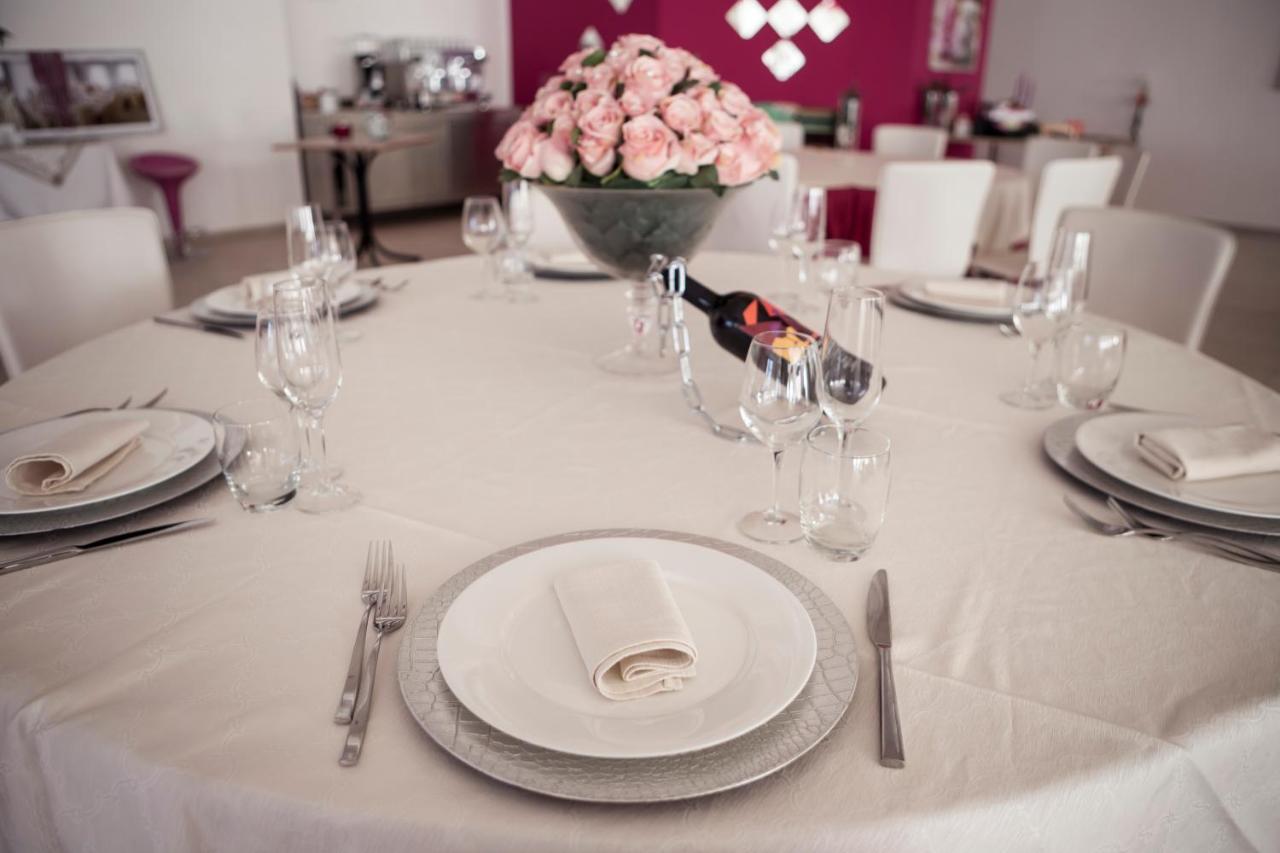 Manhattan Village Hotel Сулмона Екстериор снимка